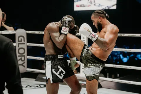 Zelfverzekerde Glory-kampioen onderbreekt journalist: 'Gaat niet gebeuren'