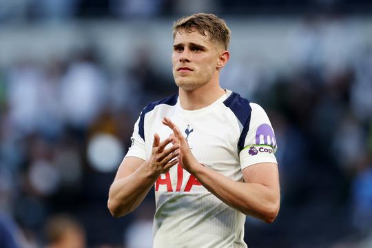 Oranje-international Micky van de Ven wekt interesse: topclubs houden degradatiestrijd Tottenham Hotspur in de gaten