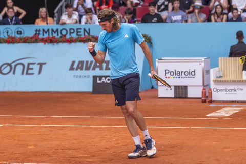 Gevallen toptennisser Stefanos Tsitsipas (27) heeft dramatische reeks achter de rug: 'Ik ben echt uitgeput'