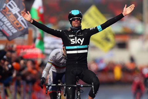 Toprenner Wout Poels krijgt 'cadeau voor het leven' na bijzondere zege in Luik-Bastenaken-Luik