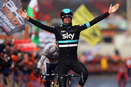 Toprenner Wout Poels krijgt 'cadeau voor het leven' na bijzondere zege in Luik-Bastenaken-Luik