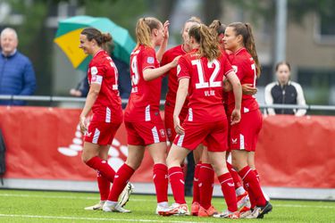 FC Twente Vrouwen wint Eredivisie Cup na knotsgekke slotfase