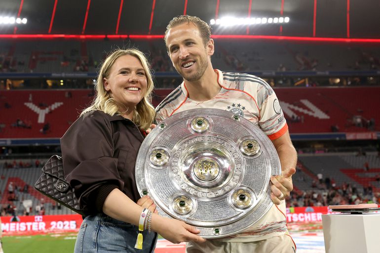 Vrouw van topspits Harry Kane is spil in onrust: 'Personeel van Bayern München is pissig'