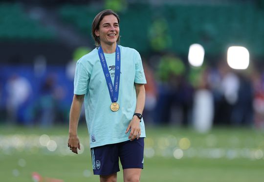 Trainer van winnend Arsenal heeft wilde plannen: 'Ik ga wel drinken, ja'