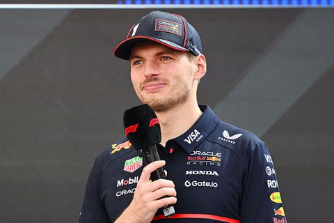 Klagende Max Verstappen tweede bij laatste vrije training, Lewis Hamilton crasht