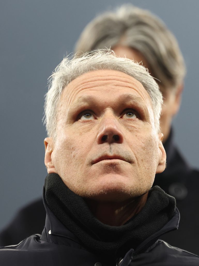 Vernietigende kritiek op voetballegende Marco van Basten: 'Hij lijkt mentaal soms af te haken'