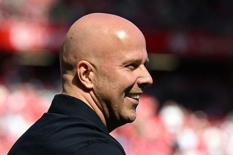 Arne Slot en Liverpool halen opgelucht adem na moeizame seizoensontknoping