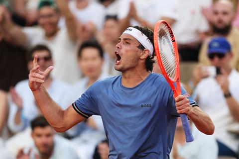 Wildcardspeler stunt tegen toptennisser Taylor Fritz in eerste ronde Roland Garros