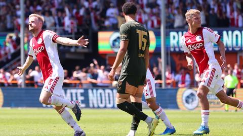 Ajax voorkomt historisch dieptepunt en sleept Europees ticket uit het vuur na zenuwslopende finale tegen FC Utrecht
