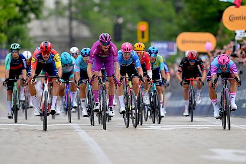 Live Giro d'Italia | Valt alles eindelijk op zijn plek voor Dylan Groenewegen in etappe 15?