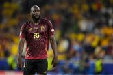 Romelu Lukaku in doorweekt shirt. Getty Images