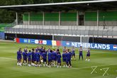 Nederland trainde speciaal nog in Wolfsburg om daarna de trein te kunnen pakken. © ANP