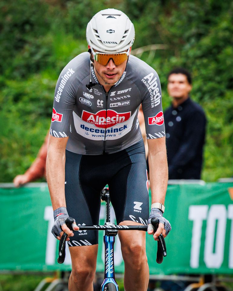 Nederlandse ploeggenoot Mathieu van der Poel accepteert bizarre schorsing: 'Achteraf besef ik dat'