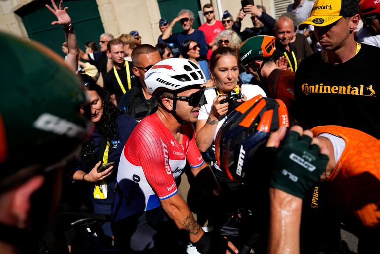 Topsprinter Dylan Groenewegen laat 'feestneus' thuis voor Tour de France: 'Het zag er niet uit'