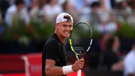 Tennisser uit top tien van de wereld verkoopt bijzondere spullen: één racket gaat voor 6000 euro