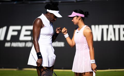 Tennisicoon Venus Williams (46) maakt met veel jongere partner indruk in aanloop naar Wimbledon