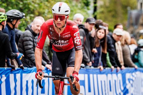 Topfavoriet Dylan van Baarle afgetroefd in bloedheet NK tijdrijden