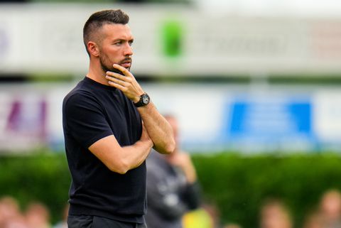 Francesco Farioli ontwijkt vragen over eerste doelman Ajax: 'Daar ben ik hier niet voor'