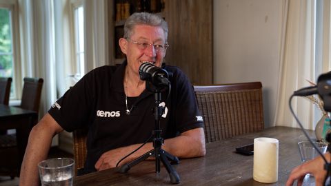 Schaatscoach Jillert Anema (70) verzet zich tegen 'belachelijk' imago: 'Dat realiseren mensen zich niet'