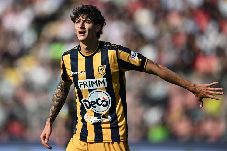 Familielid van oud-dictator staat voor omstreden vuurdoop in Serie A: 'Dat besef ik me'