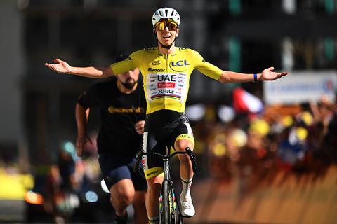 Wielericoon Tadej Pogacar zorgt voor primeur op mythische Alpe d'Huez, Toursensatie komt nét te kort