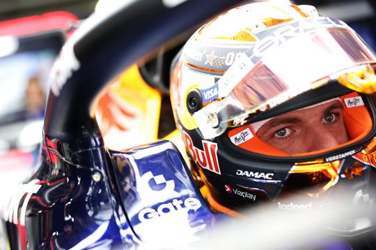 Woeste Max Verstappen gaat los op 'idioot' bij prima start Grand Prix van Hongarije: 'Dat is héél gevaarlijk'