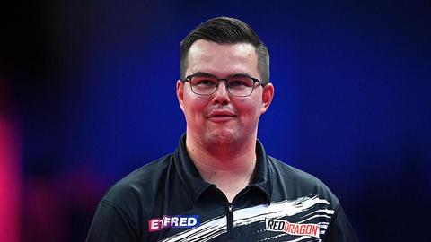 Gian van Veen reageert op 'rare wedstrijd' bij World Matchplay: 'Dat kan me aan mijn reet roesten'