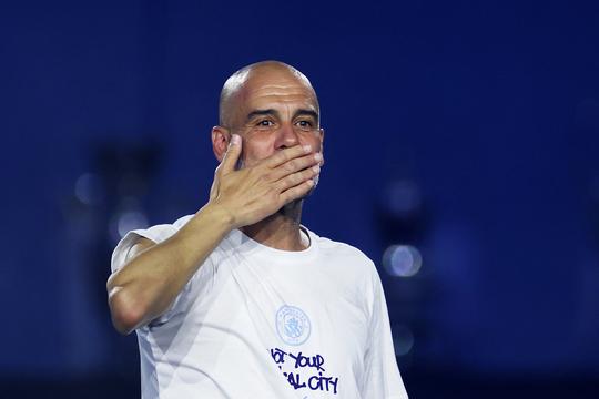 'Toptrainer Pep Guardiola wijst baan bij gevallen grootmacht af'