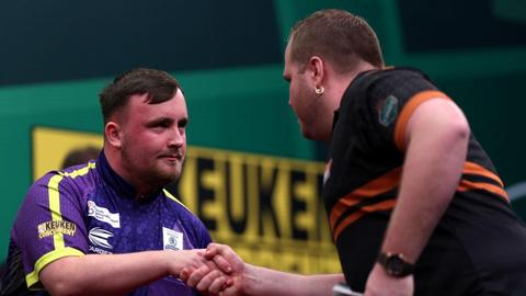 Topdarter Luke Littler wil duizelingwekkend geldrecord neerzetten: 'Als ik van Dirk van Duijvenbode win...'