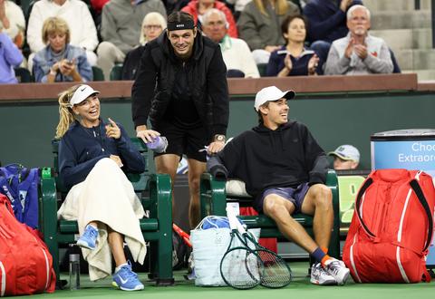 Tijdens Wimbledon getrouwd tenniskoppel deelt prachtige foto's van 'geheime' bruiloft