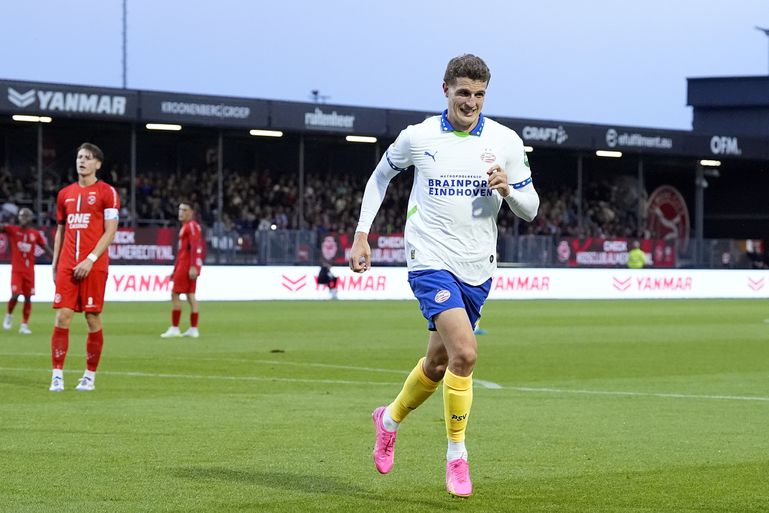 Dit is waarom PSV met opvallende gele sokken speelt tegen Almere City FC