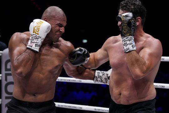 Glory deelt spectaculaire beelden van 'knock-out van het jaar', weergaloze trap Levi Rigters gaat de wereld over