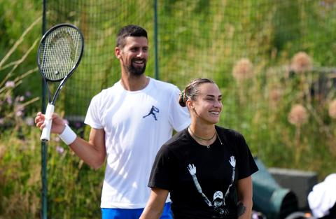 Toptennissers Novak Djokovic en Aryna Sabalenka moeten heel vroeg aan de bak op US Open