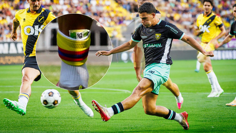 Bizarre beelden: VVV Venlo-speler gebruikt pakjes kauwgom als scheenbeschermers