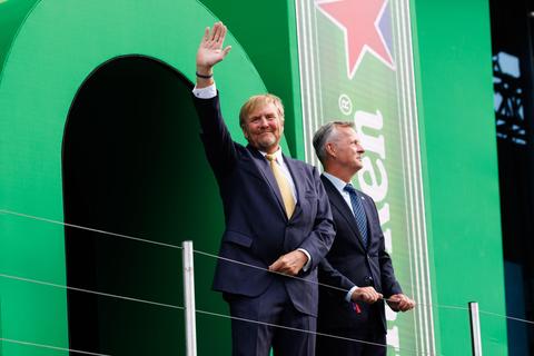 Koning Willem-Alexander baalt van harde crash Max Verstappen in Zandvoort: 'We hadden iets meer gehoopt'