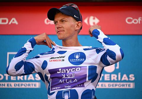 Live Vuelta | Nederlander in bollentrui tijdens derde etappe met twee gezichten, ogen gericht op Tadej Pogacar