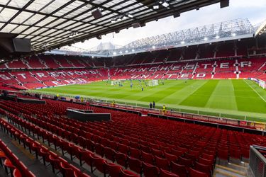 Fan van FC Twente reist halve wereld over voor speciale ontmoeting met Manchester United