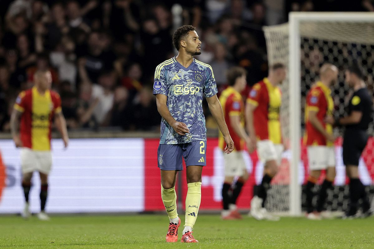 Devyne Rensch legt uit waarom Francesco Farioli zijn spelers op de club hield na gelijkspel bij Go Ahead