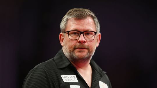 Bizar: darter James Wade vergeet de camera's en laat flinke scheet tijdens vloertoernooi