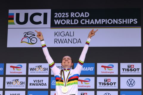 Nederlandse wereldkampioene (18) deelt aangrijpend verhaal: 'Het voelt alsof zij erbij is'