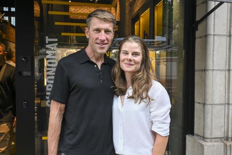 Veel oudere geliefde (54) van toprenster Lotte Kopecky (30) beantwoordt intieme vraag over kinderwens