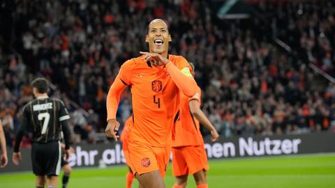 Scheidsrechter Nederland - Duitsland zorgt voor discutabel moment met afgekeurd doelpunt Virgil van Dijk