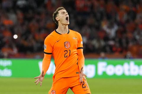 Met fabelachtige assist geeft Ruben van Bommel meteen visitekaartje af bij Oranje: 'Opa is trots'
