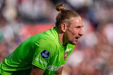 Lars Unnerstall moet het veld verlaten tegen Lazio. ©Pro Shots.