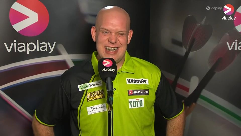 Grommende Michael van Gerwen krijgt lachers op zijn hand: 'Wat is dit nou?'