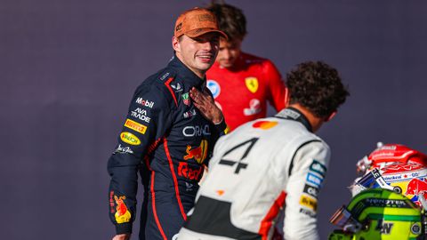 Teambaas van Max Verstappen geeft 'domme spelletjes' toe: 'Het hoort bij de Formule 1'