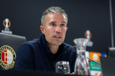 Feyenoord-trainer Robin van Persie kijkt uit naar 'mooie test' tegen PSV: 'We willen ons graag met hen meten'
