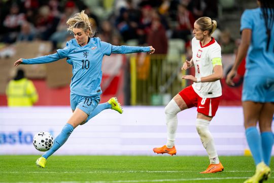 Nieuwe bondscoach Arjan Veurink begint Oranje Leeuwinnen-tijdperk teleurstellend in Polen