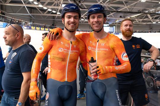 Bizar verhaal: Nederlandse baanrenner pakt 2,5 maand na ongeluk en ziekenhuisopname een WK-medaille