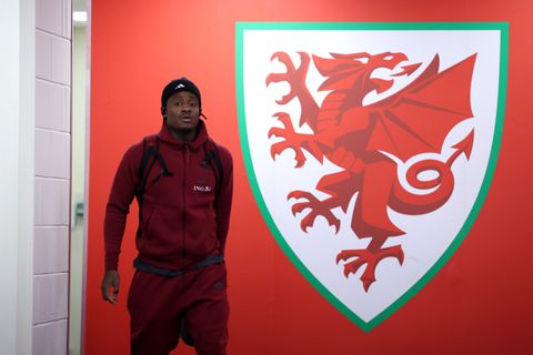 Bezorgde topvoetballer slaat alarm na ongeluk: 'Ik weet dat dit een ongebruikelijk verzoek is'